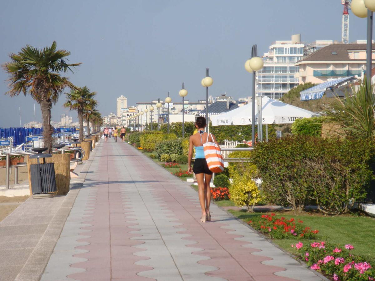 Hotel Mirafiori Jesolo Extérieur photo